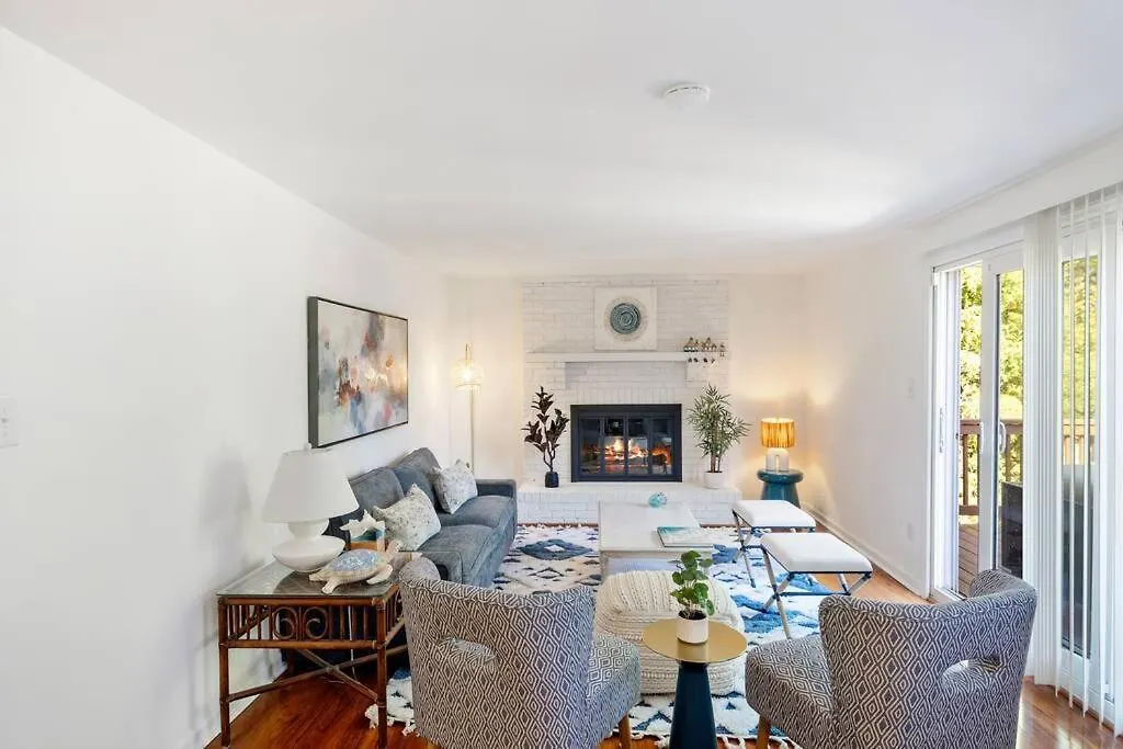Holiday home The Poolside Retreat - Spacious 4 Bdrm With Pool, Hot Tub,Firepit,Games,Dogs Welcome Charlotte