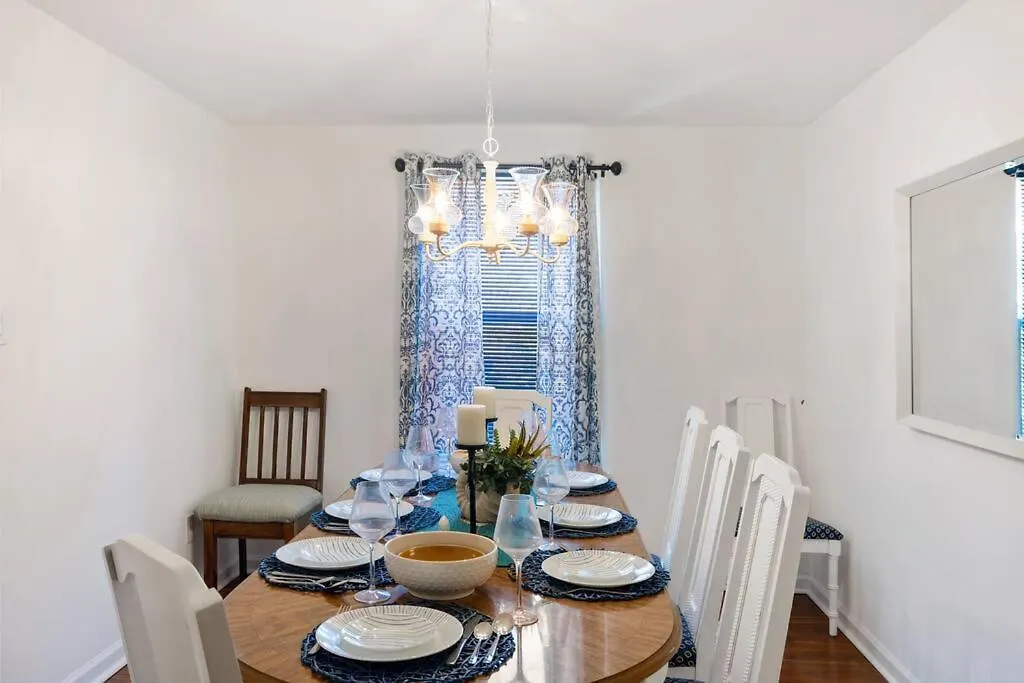 The Poolside Retreat - Spacious 4 Bdrm With Pool, Hot Tub,Firepit,Games,Dogs Welcome Charlotte 0*,  United States