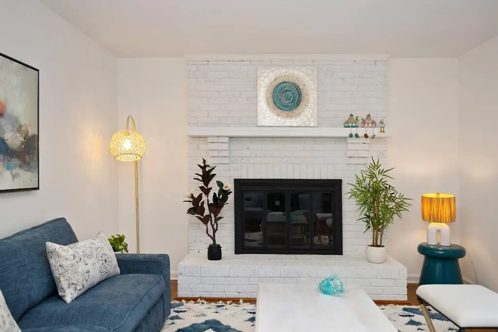 The Poolside Retreat - Spacious 4 Bdrm With Pool, Hot Tub,Firepit,Games,Dogs Welcome Charlotte